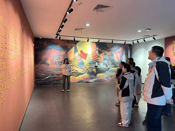 聖本寶千工程有限公司赴渡(dù)江第一船紀念(niàn)館開(kāi)展主題黨建活(huó)動.jpg